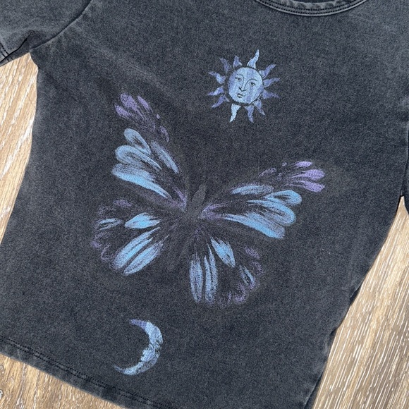 Teen girl hollister baby tee - Picture 2 of 3